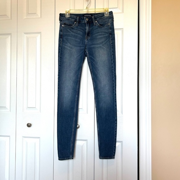 Calvin Klein Jeans 001 Super Skinny Mid Rise Jeans Med Wash Size 6 - Picture 2 of 15